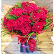 24 Red Naomi Roses 