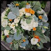 White hydrangea and lysianthus
